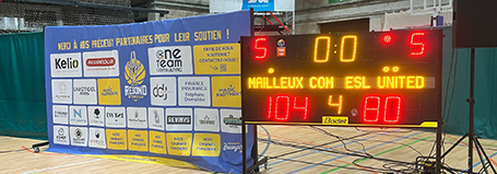 Bodet Sport scorebord en Kelio-logo bij basketbalclub Rebond Royal Ottignies-LLN.